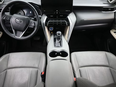 Used 2021 Toyota Venza Limited AWD/4WD image 16