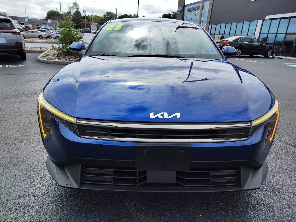 Certified 2025 Kia K4 FWD image 2