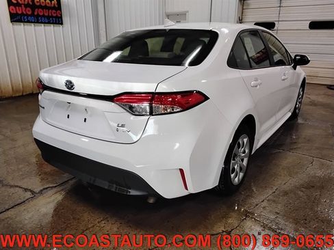 Used 2025 Toyota Corolla LE FWD image 3