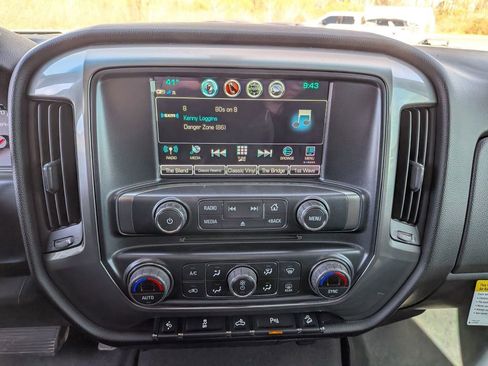 Used 2018 Chevrolet Silverado 1500 LT w/ Texas Edition image 26