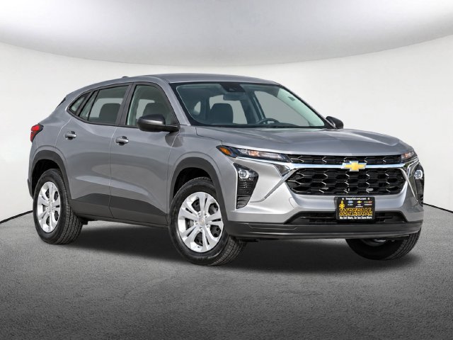 Certified 2026 Chevrolet Trax LS FWD image 2