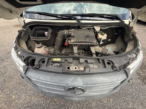 Used 2021 Mercedes-Benz Sprinter 1500 w/ Premium Package image 34