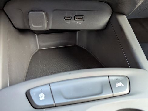 Used 2026 Chevrolet Trax LS w/ LS Convenience Package image 21