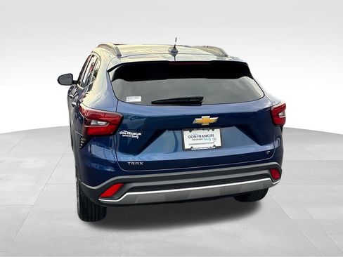 Used 2024 Chevrolet Trax LT w/ Driver Confidence Package FWD image 4