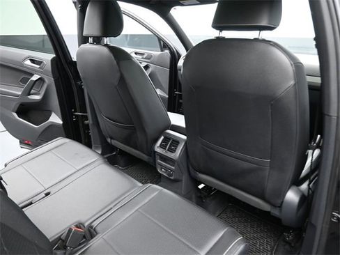 Used 2021 Volkswagen Tiguan SE R-Line w/ 3-Row Tiguan MDO Package image 27