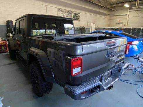 Used 2022 Jeep Gladiator Sport AWD/4WD image 7