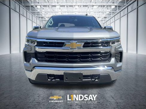 Used 2023 Chevrolet Silverado 1500 LT AWD/4WD image 3