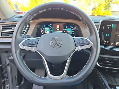 Used 2025 Volkswagen Atlas SE image 9