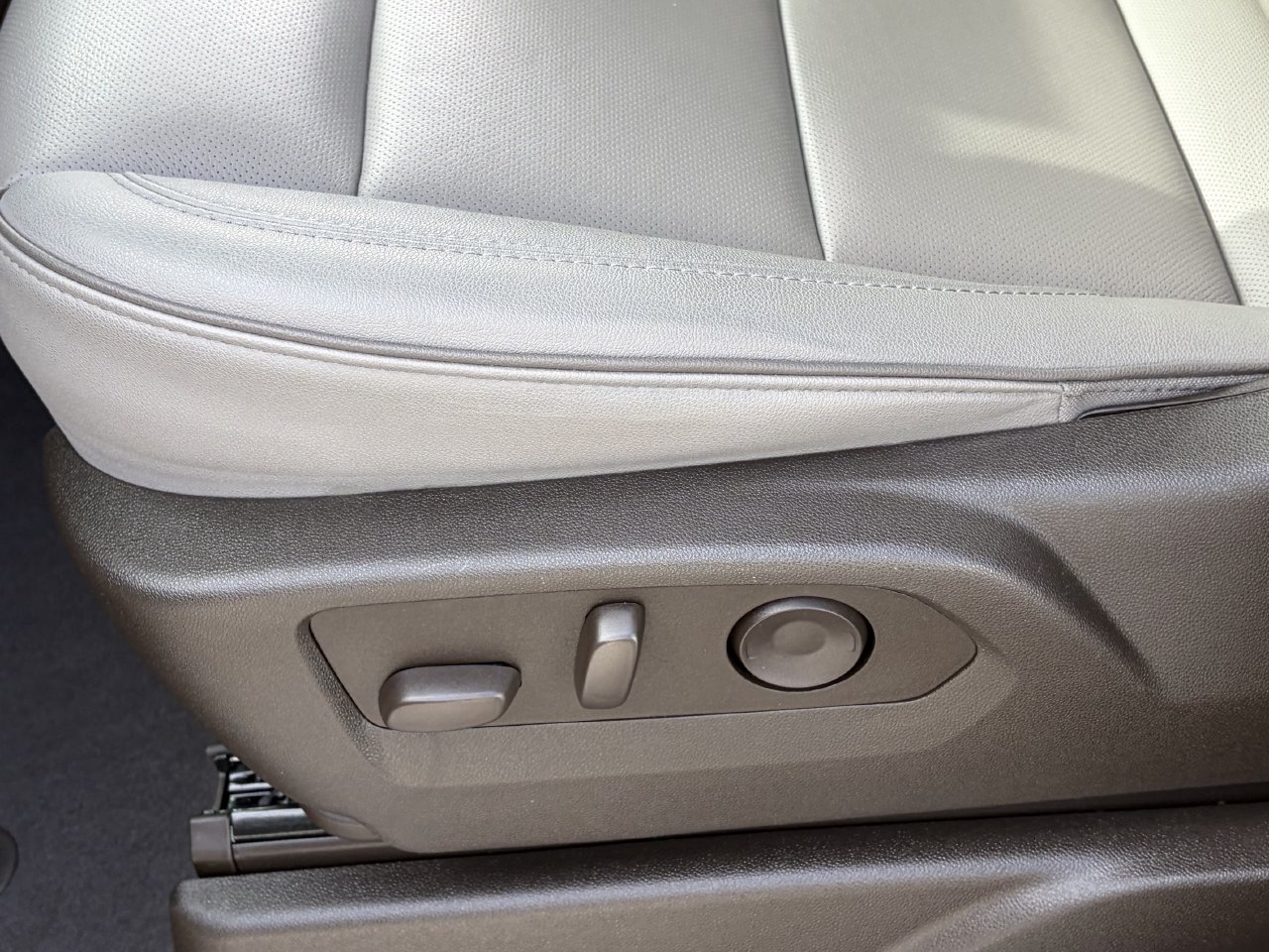 Used 2026 GMC Yukon Elevation RWD image 5