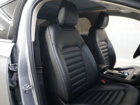 Used 2020 Ford Fusion SEL image 30