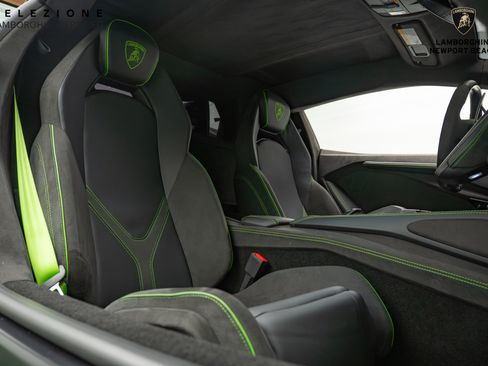 Used 2024 Lamborghini Revuelto image 26