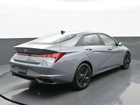 Used 2022 Hyundai Elantra SEL w/ Cargo Package image 3