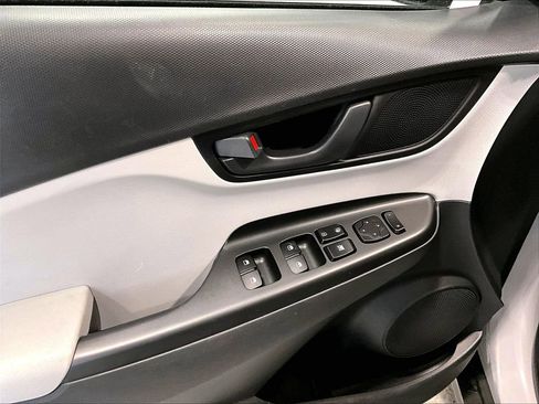 Used 2023 Hyundai Kona SEL image 11