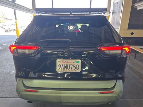 Used 2022 Toyota RAV4 XLE Premium AWD/4WD image 5