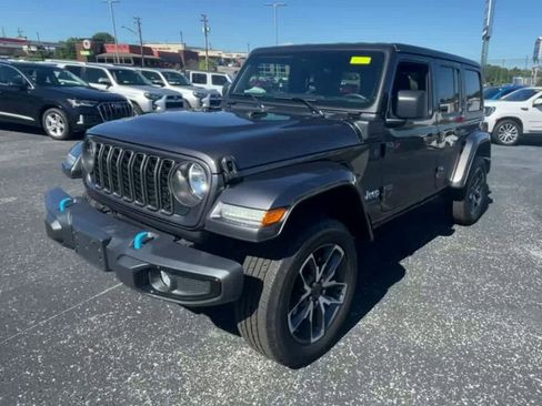 Used 2024 Jeep Wrangler Sport S image 5