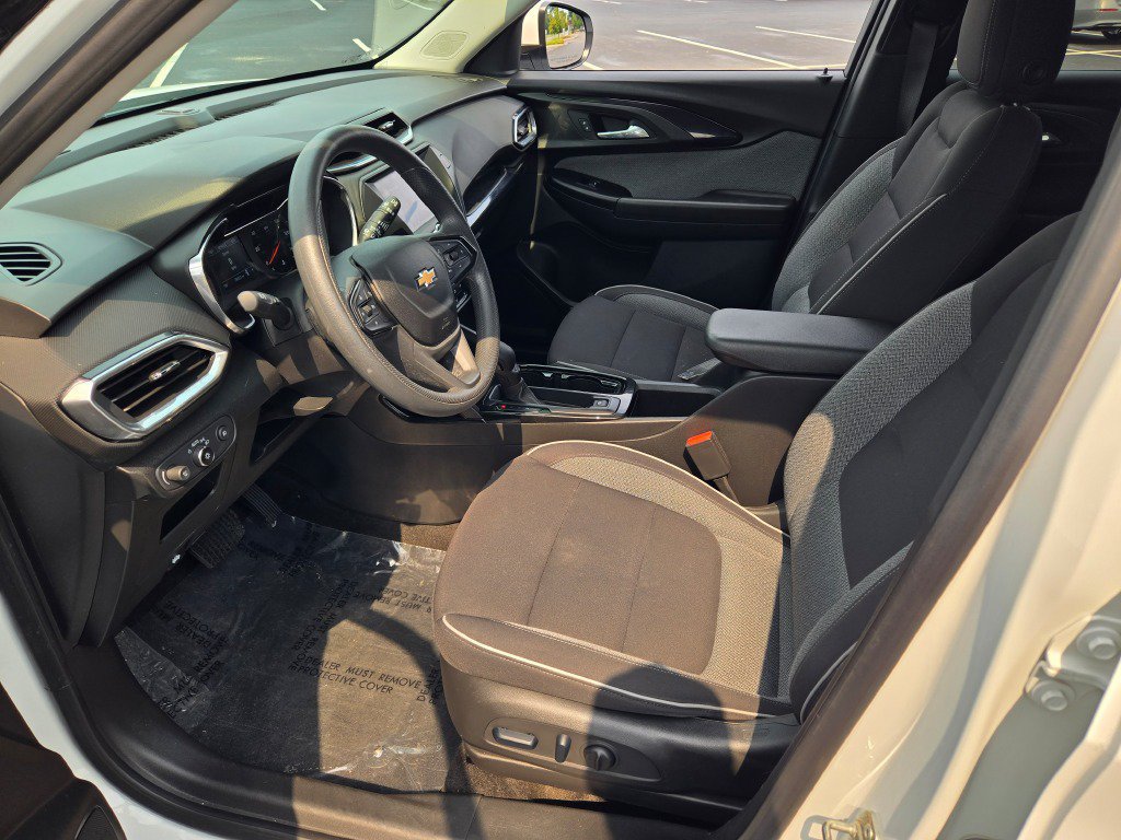 Used 2023 Chevrolet TrailBlazer LT FWD image 17