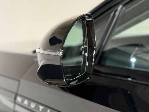 New 2026 Lincoln Nautilus Reserve w/ Jet Appearance Package image 18