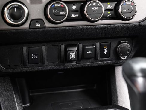 Used 2021 Toyota Tacoma TRD Off-Road AWD/4WD image 22