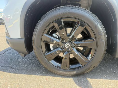 Used 2025 Honda Pilot Black Edition image 8