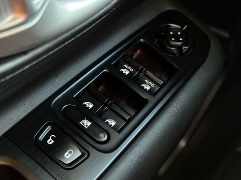 Used 2023 Jeep Renegade Latitude w/ Premium Group image 22