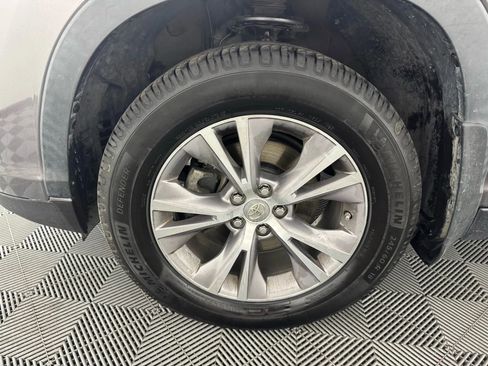 Used 2019 Toyota Highlander AWD V6 image 41