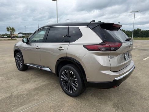 New 2026 Nissan Rogue Platinum w/ Tech Package AWD/4WD image 3