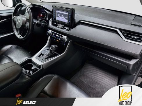 Used 2020 Toyota RAV4 XLE Premium AWD/4WD image 32
