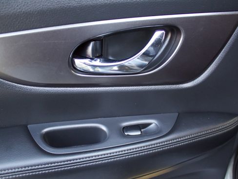 Used 2016 Nissan Rogue S w/ Appearance Package image 24