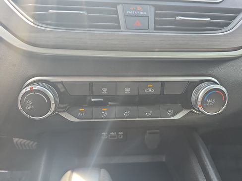 Used 2025 Nissan Altima 2.5 SV FWD image 25