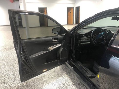 Used 2014 Toyota Camry SE FWD image 10