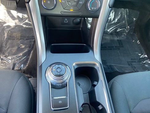 Used 2017 Ford Fusion SE FWD image 15