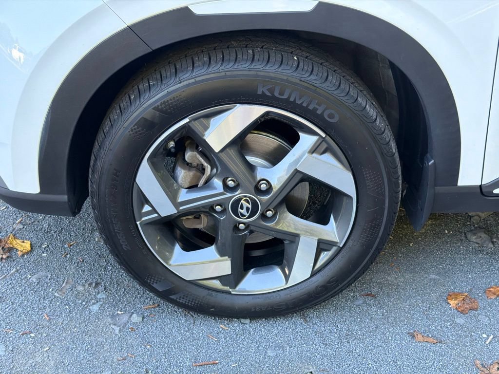 Certified 2023 Hyundai Venue Limited w/ Cargo Package FWD image 5