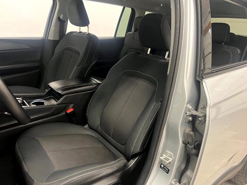 Used 2023 Jeep Grand Cherokee L Laredo image 24