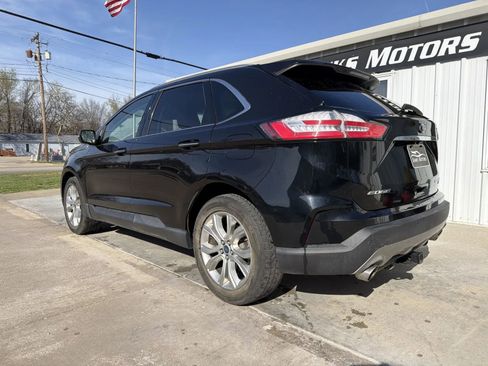 Used 2019 Ford Edge Titanium image 3