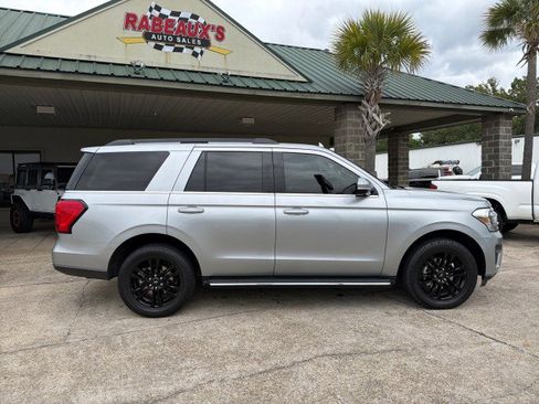 Used 2022 Ford Expedition XLT image 2