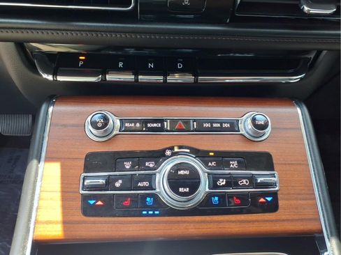 Certified 2021 Lincoln Aviator Reserve w/ Equipment Group 210A AWD/4WD image 9