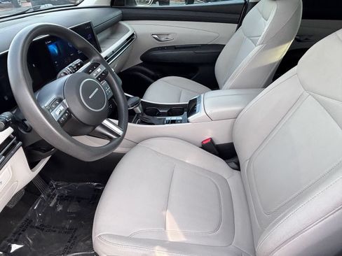 Used 2025 Hyundai Tucson SE FWD image 18