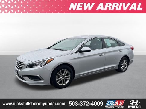 Used 2017 Hyundai Sonata SE image 2