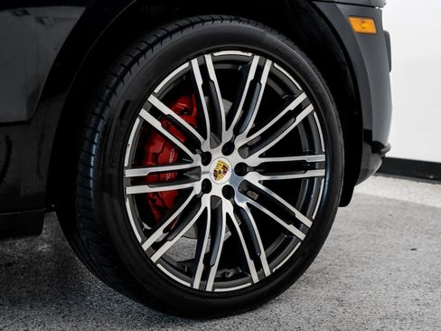 Used 2017 Porsche Macan Turbo image 61