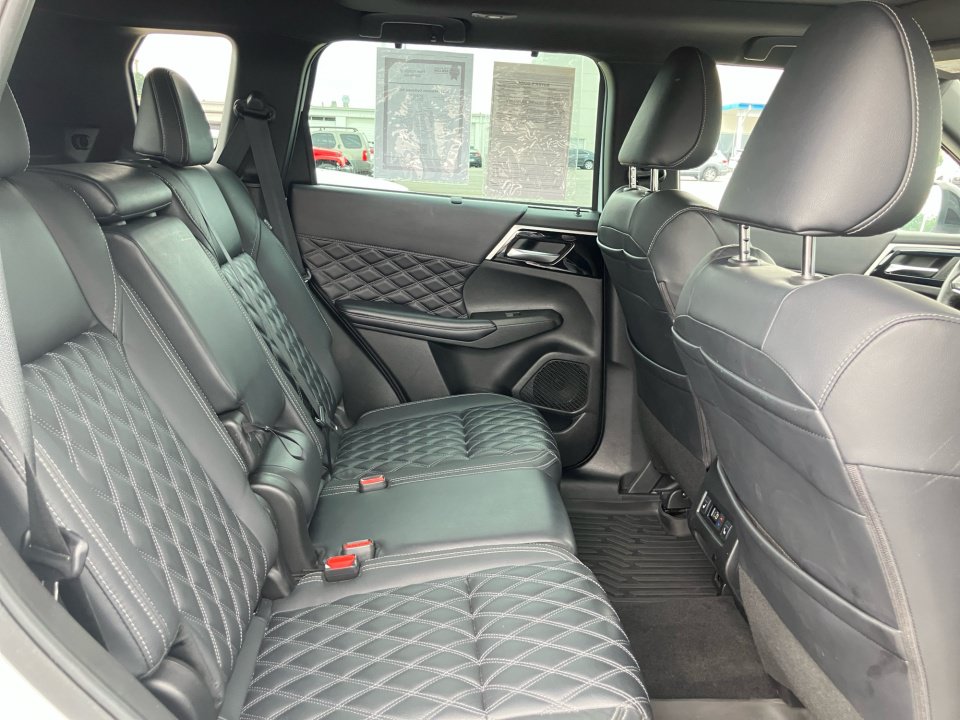 Used 2023 Mitsubishi Outlander SEL AWD/4WD image 33