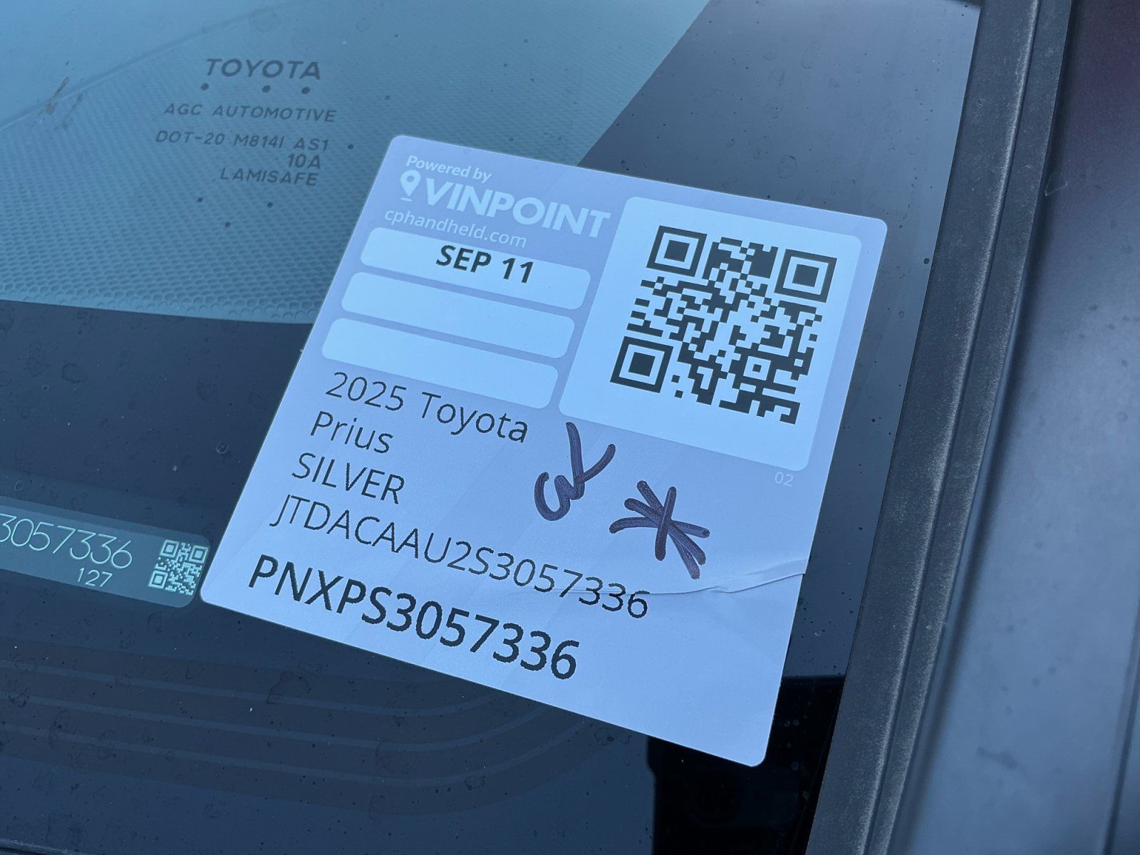 Certified 2025 Toyota Prius LE FWD image 23