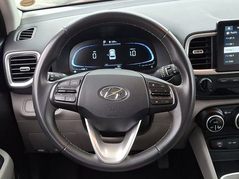 Used 2024 Hyundai Venue SEL FWD image 19