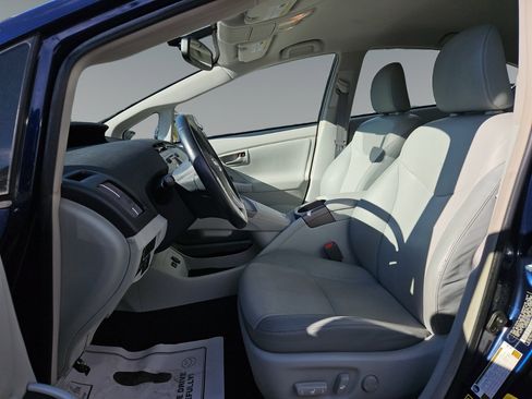 Used 2015 Toyota Prius Four image 9