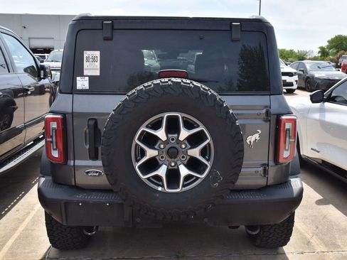 Used 2025 Ford Bronco Badlands image 8