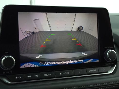 Used 2025 Nissan Rogue S image 4