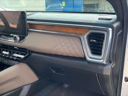 Used 2024 GMC Canyon Denali image 19