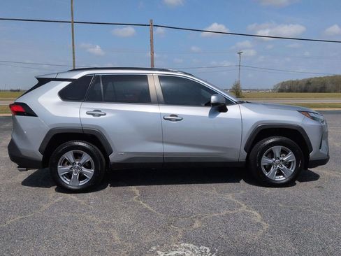 Used 2022 Toyota RAV4 XLE w/ Convenience Package image 3