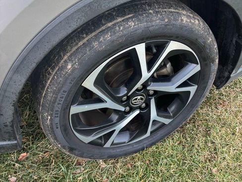 Used 2018 Toyota C-HR image 37