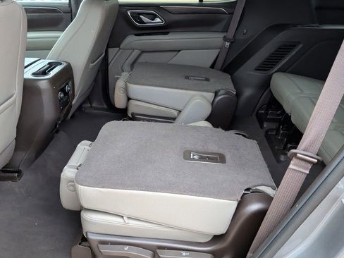 Used 2022 Chevrolet Tahoe LT w/ Luxury Package AWD/4WD image 39