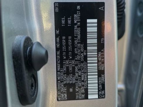 Used 2020 Toyota Highlander XLE FWD image 11
